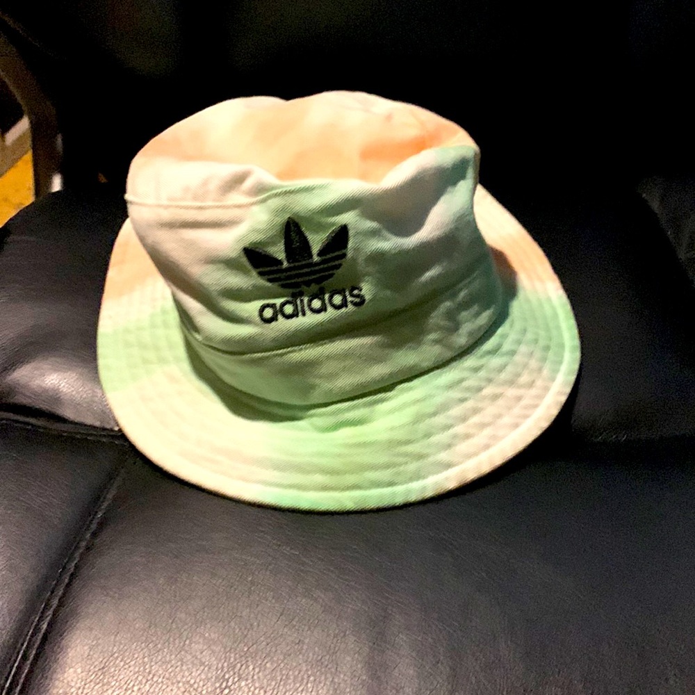 ADIDAS BUCKET
